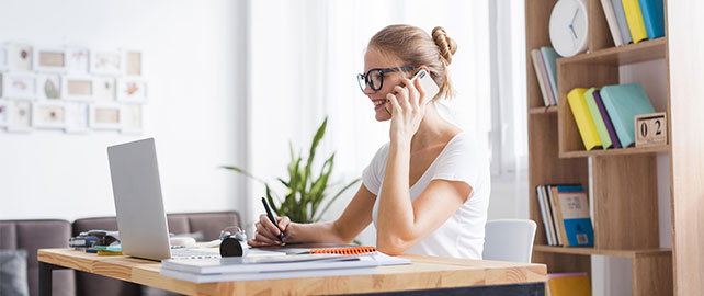 Au téléphone en télétravail