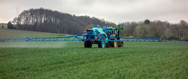 Tracteur épandage produit phytosanitaire