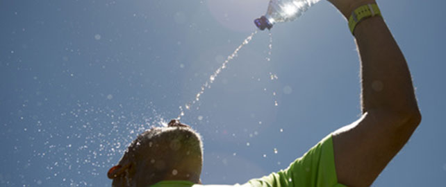 Boire de l'eau quand il fait chaud