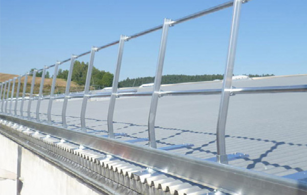 Barrial® fixation mécanique : Garde-corps pour toiture-terrasse inaccessible au public