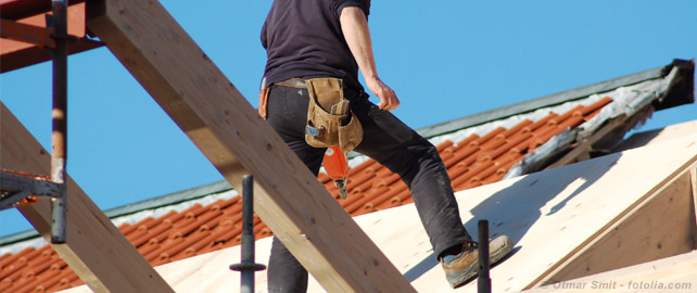 Anticiper le risque électrique lors de travaux en toiture : un guide pratique par l'OPPBTP