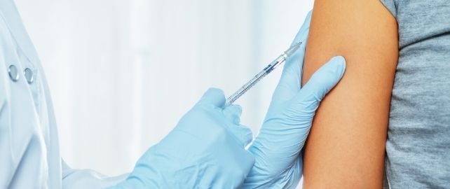 Vaccination contre le Covid-19 : un point pour les médecins du travail