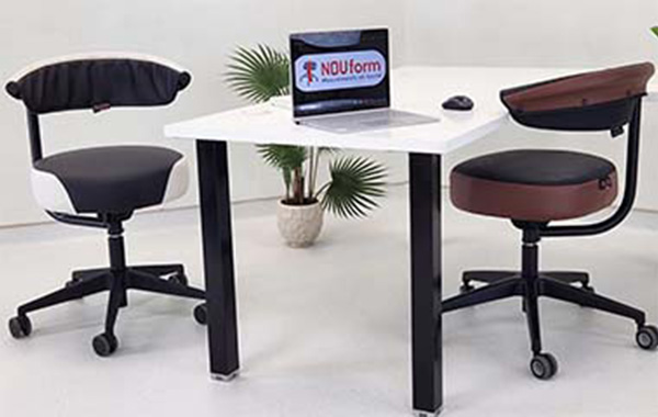 Siège ergonomique à assise dynamique, avec dossier– Smart-Ball