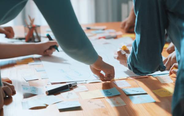 La Fresque des TMS : un team building ludique et pédagogique pour prévenir les risques ergonomiques