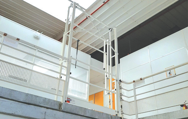 Barrière écluse de sécurité coulissante repliable type SG44