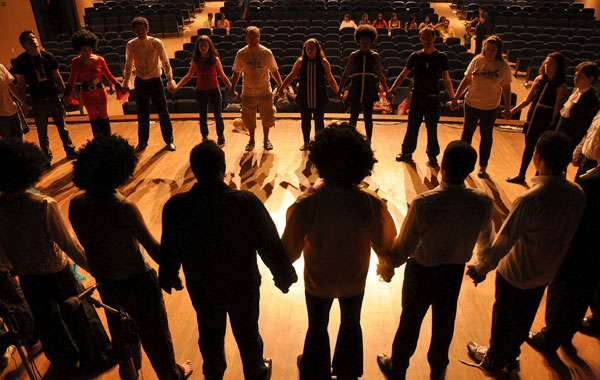 Diversité équité inclusion : troupe de théâtre interne