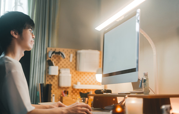 Optimiser votre Poste de Travail  : Conseils Ergonomiques et Réglages avec un Expert