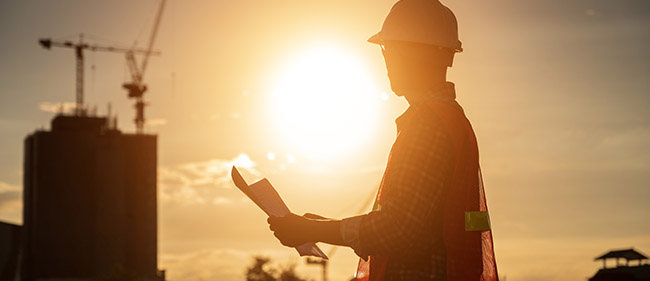 SOLEIL ET UV, comment prévenir les risques au travail et sur la plage ?