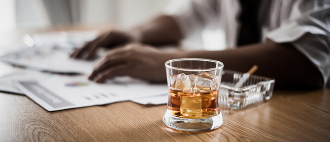 Prévenir et gérer les risques liés aux conduites addictives en milieu professionnel