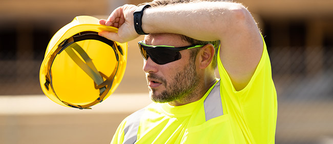 SOLEIL ET UV, comment prévenir les risques au travail et sur la plage ?